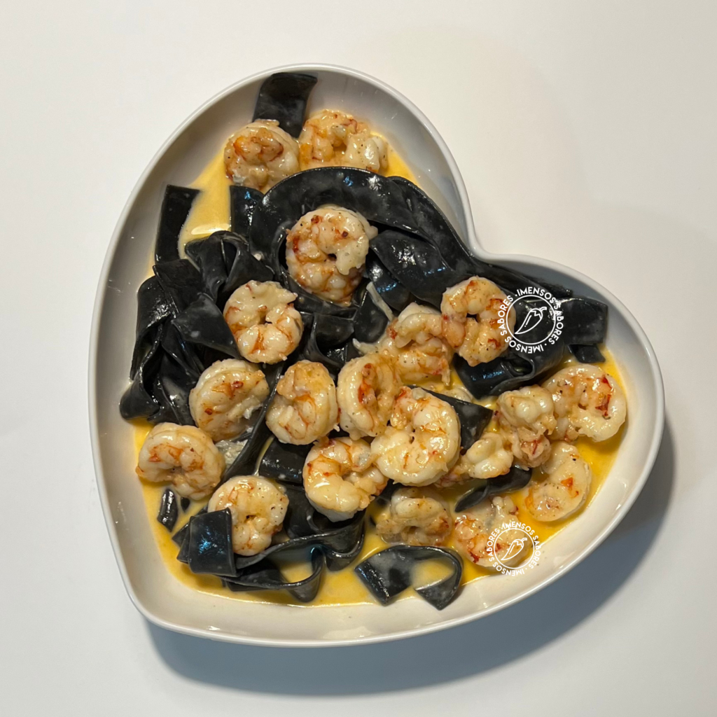 Tagliatelli com camarão e queijo gorgonzola