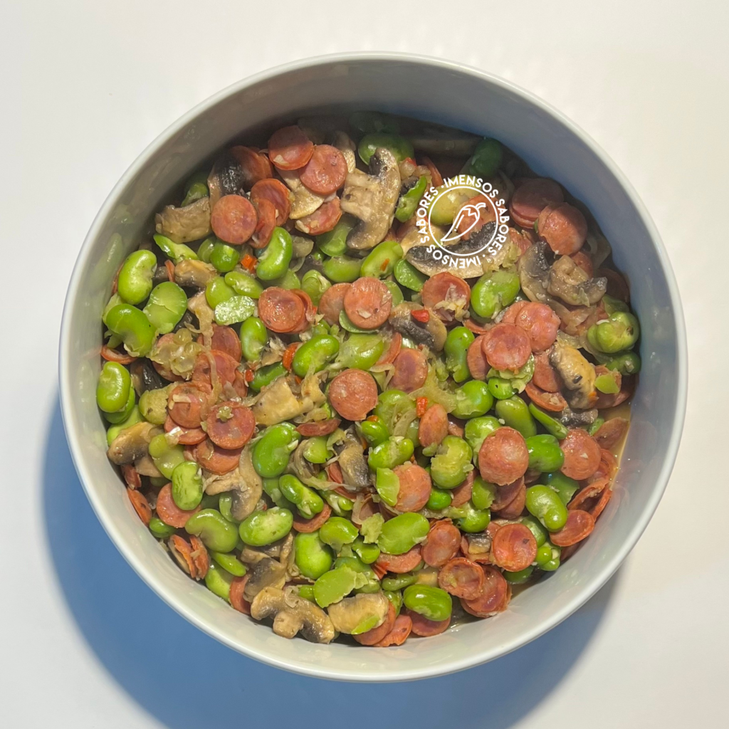 Cogumelos com favas e linguiça