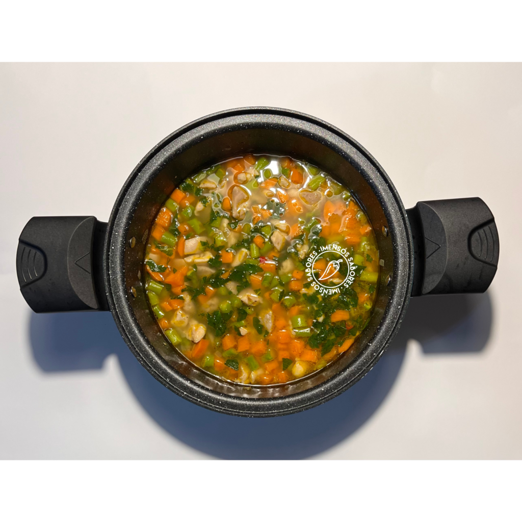 Sopa de aspargo com frango e batata-doce laranja