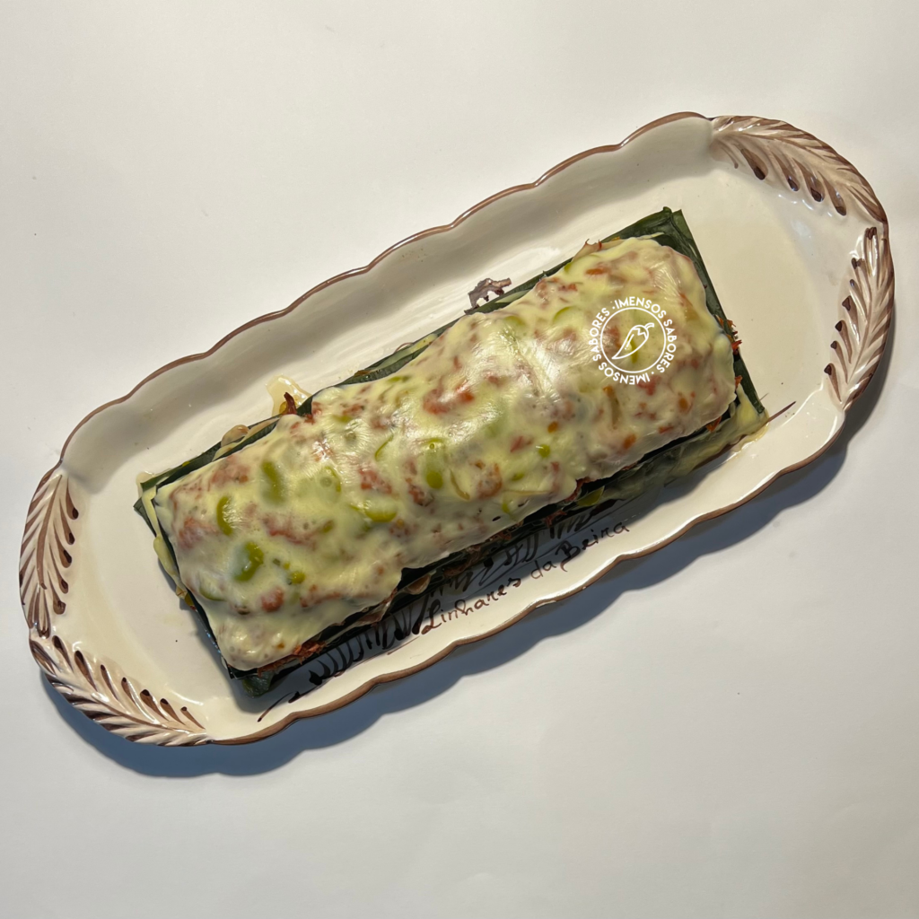 Lasanha de massa caseira com carne seca e favas verdes