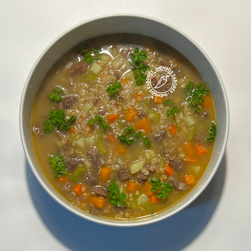 Sopa de músculo (chambão) com legumes e aveia