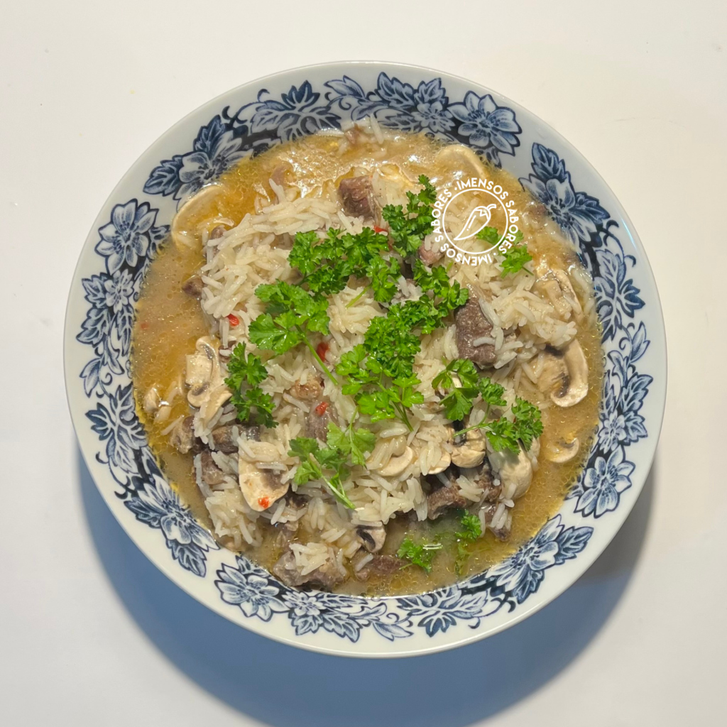 Arroz caldoso com músculo (chambão) e cogumelos